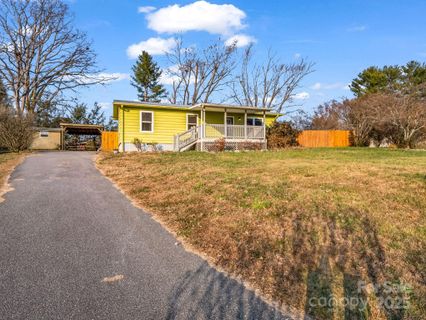 2 Red Apple Drive sold home in Woodland Trace, Hendersonville, NC