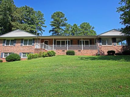 1090 Pinecrest Drive