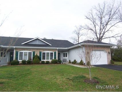 2 Country Meadows Lane