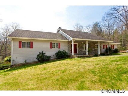 9 Sourwood Lane sold home in Ravenwood Estates, Fletcher, NC