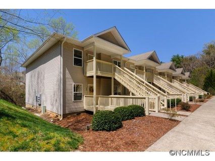 610 Carrington Place sold home in Carrington Place Condos, Arden, NC