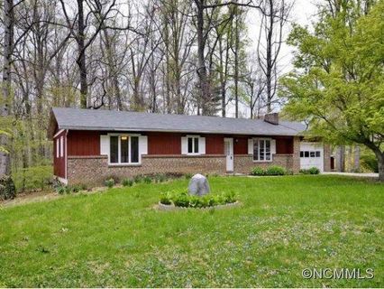 912 Ashley Lane sold home in Glynwood, Hendersonville, NC