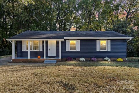 6134 Mayridge Drive sold home in Eastbrook Woods, Charlotte, NC