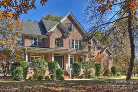 1015 Estate Lane