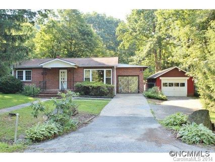 913 Ashley Lane sold home in Oakwood Terrace, Hendersonville, NC