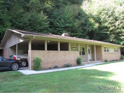 583 Deer Park Lake sold home in Deer Park Lake, Spruce Pine, NC