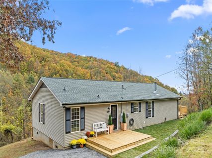 341 Green Meadow Lane sold home in Dogwood Heights, Mars Hill, NC