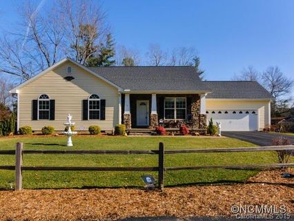 115 Hood Heights sold home in Hood Heights, Hendersonville, NC