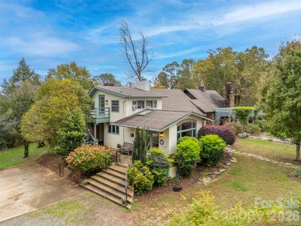 936 Golden Road