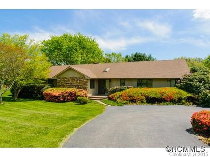 2 Rivoli Blvd