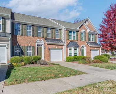 115 Autumn Falls Drive pending home in Autumn Cove At Lake Wylie, Lake Wylie, SC