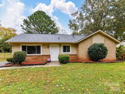3323 Cedarhurst Drive sold home in Derita Woods, Charlotte, NC
