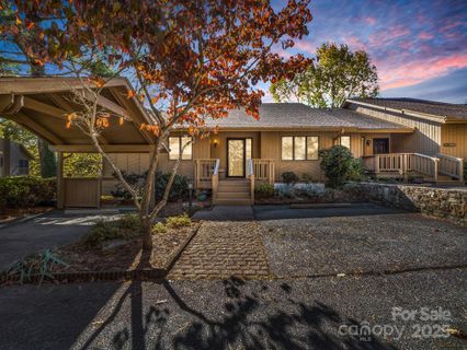 502 Live Oak Lane