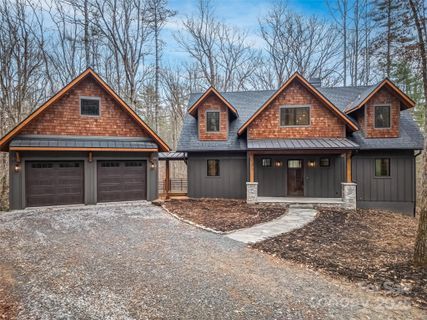 215 High Hemlock Trail sold home in Mountain Brook, Brevard, NC