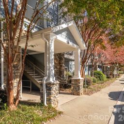 600 Vista Lake Drive