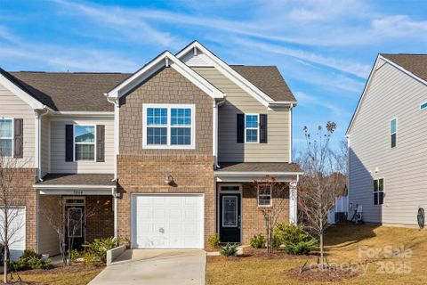 5038 Moss Pine Way active home in Windhaven, Fort Mill, SC