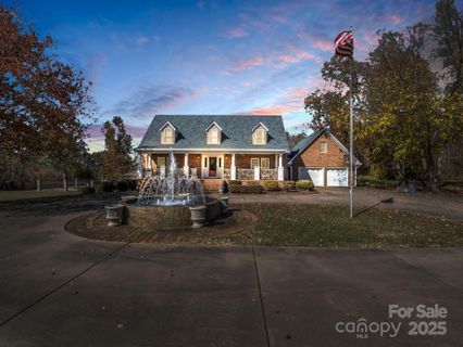 1102 S Mountain Road