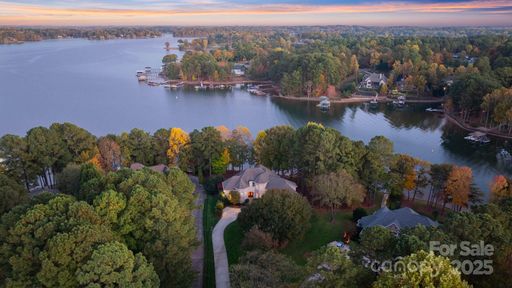 9225 Fair Oak Drive active home in Northview Harbour, Sherrills Ford, NC