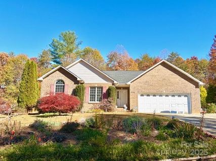 3724 26th Street Drive sold home in Hickory Woods, Hickory, NC