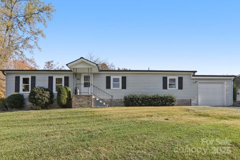 201 Cranbrook Circle sold home in Cumberland Village, Hendersonville, NC