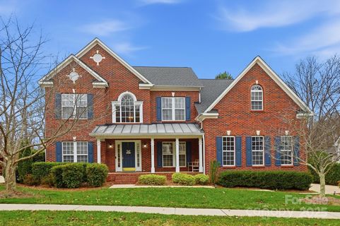 11416 Foggy Bank Lane pending home in Mt Isle Harbor, Charlotte, NC
