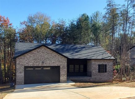 5751 Selkirk Drive sold home in Northlake Estates, Hickory, NC
