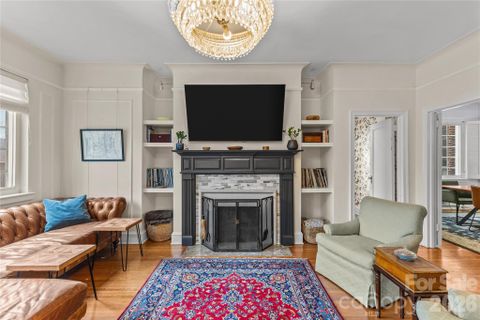 301 W 10th Street