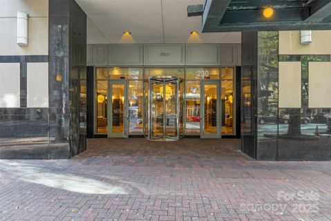 230 S Tryon Street