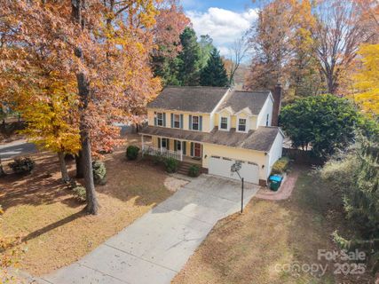 2438 Crescent Knoll Drive sold home in Brightmoor, Matthews, NC
