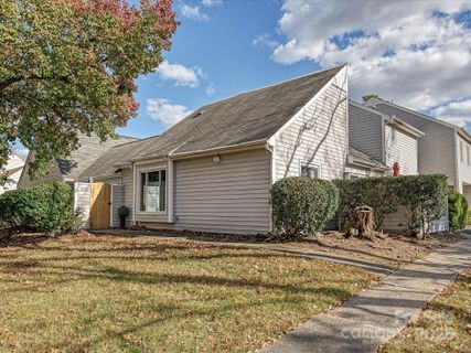 1612 Hollow Drive sold home in Fox Ridge, Charlotte, NC