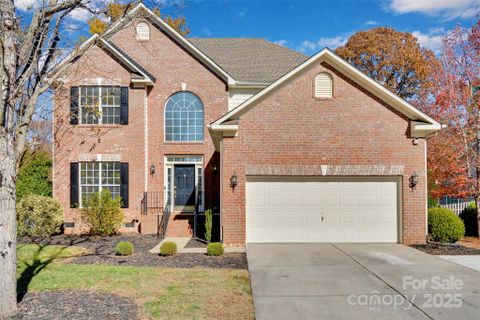 9211 Hickory Tree Lane sold home in Blakeney Heath, Charlotte, NC