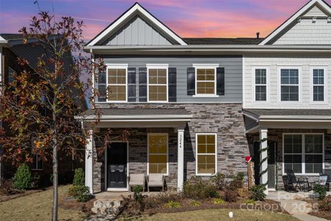 5244 Kinsbridge Drive sold home in McEwen Village, Charlotte, NC