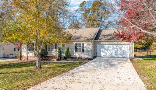 1486 Farmington Hills Drive sold home in Farmington Hills, Conover, NC