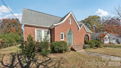 552 Hyde Park Drive