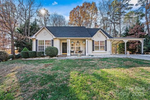 7176 Hunters Bluff Drive sold home in Hunters Bluff, Denver, NC