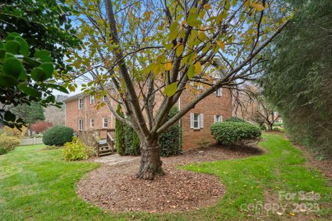Homes in Colonial Manor, Hendersonville