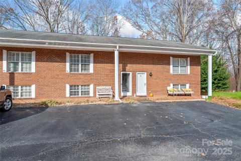75 Laurelwood Drive sold home in Laurelwood, Marion, NC