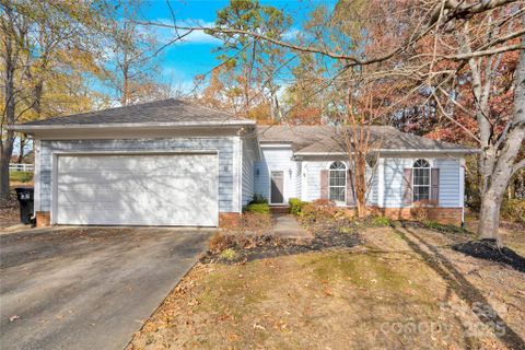 10402 Rolling Glen Court sold home in Northwoods, Charlotte, NC