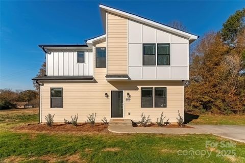 3024 Poplar Circle active home in Brittain Village, Shelby, NC