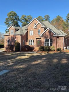 7909 Bay Pointe Drive pending home in West Bay, Denver, NC