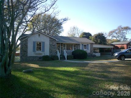1303 W Dixon Boulevard