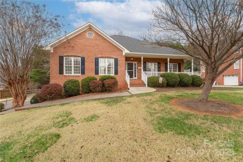 135 Suntree Drive sold home in Oak Valley, Advance, NC