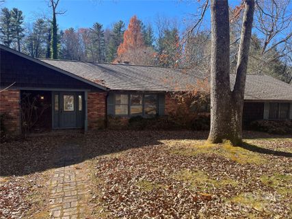 1050 Indian Hill Road sold home in Indian Hill, Hendersonville, NC