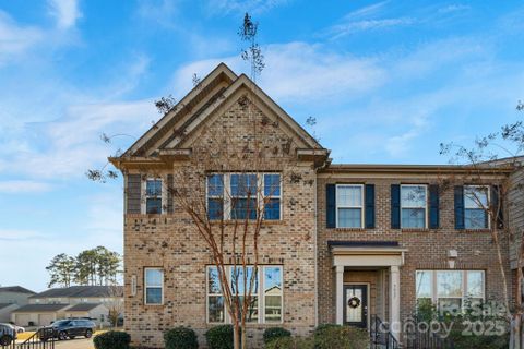 3005 Honeylocust Lane sold home in The Grove, Fort Mill, SC