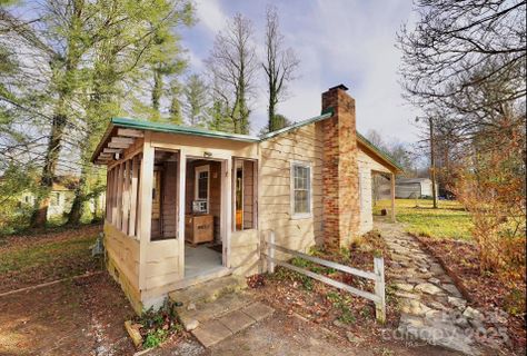 320 Dove Haven Lane sold home in Mountain Home, Hendersonville, NC
