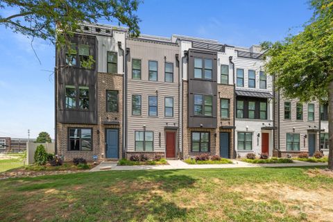 5006 Tiny Lane pending home in Tremont Station, Charlotte, NC