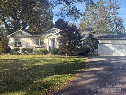1251 10th Street sold home in Rock Acres, Hickory, NC