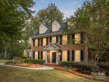6907 Foxglove Drive sold home in Foxglove, Charlotte, NC
