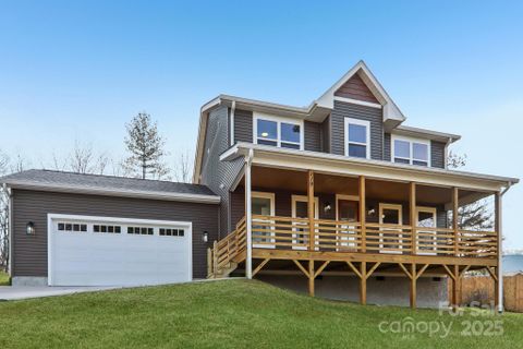 A home in Lincoln Ridge, Candler
