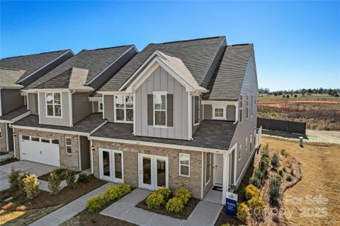 2121 Cobble Court